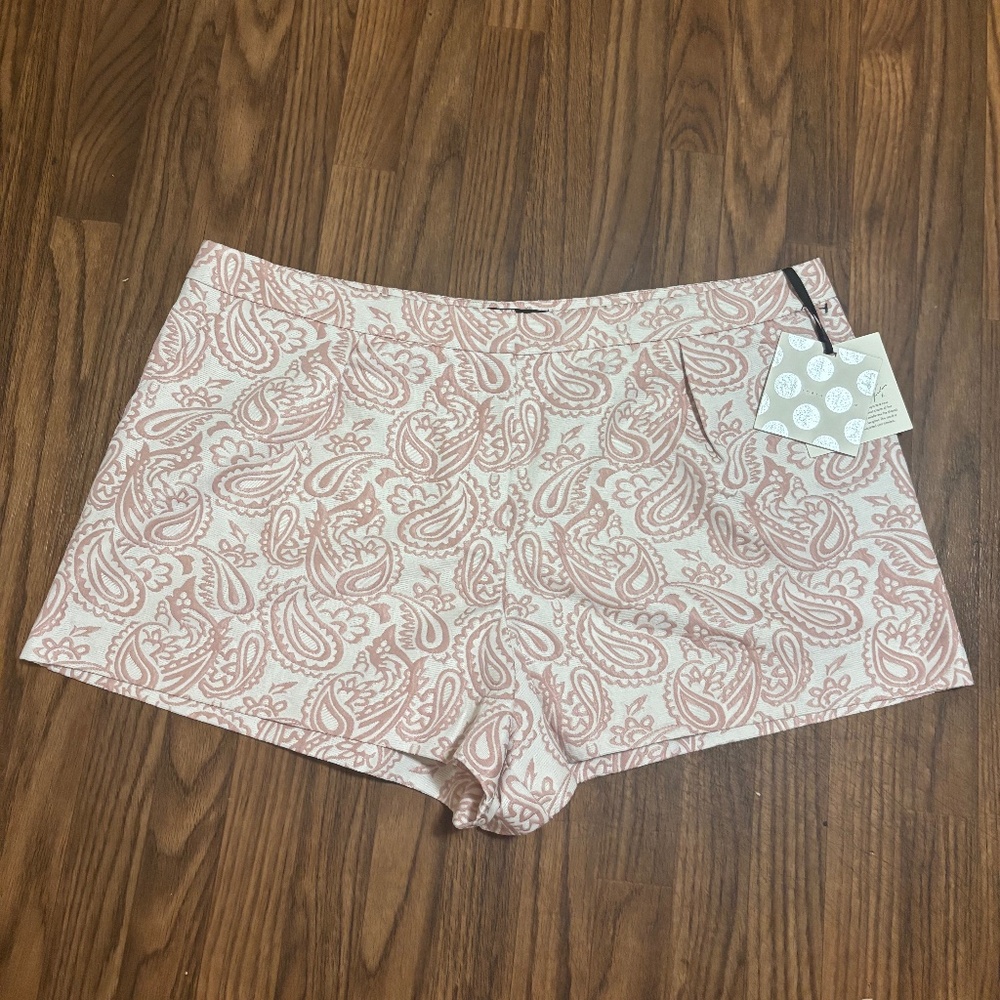 Victoria Beckham * NWT * Woman’s Shorts W Pockets * Size 20W